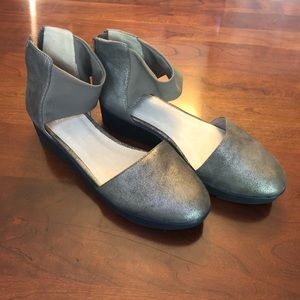 Pewter metallic Eileen Fisher wedge sandal 9.5